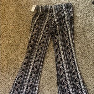 TILLYS bell bottom legging pants ❤️ NWT!